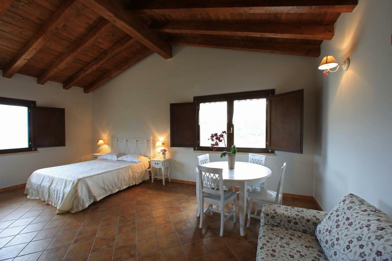 Maison d'hôtes Casale Madeccia à Sonnino Extérieur photo
